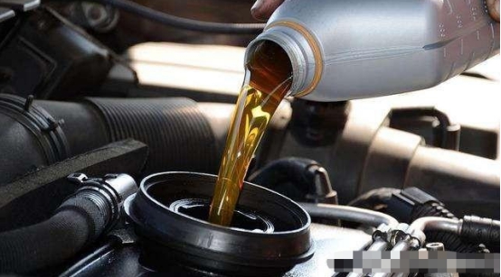 维修工|20万以下的车送去做保养，为啥维修工不建议使用全合成机油？