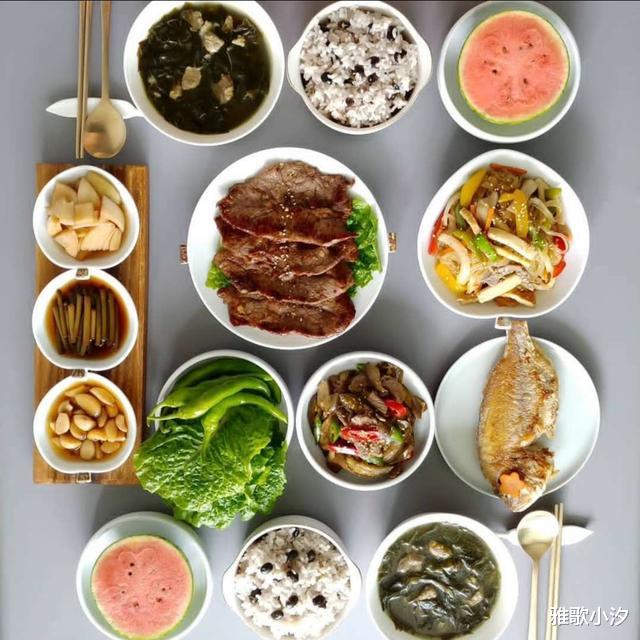 |韩国媳妇晒夫妻二人的一日三餐，这伙食标准，应该是中产阶层了吧