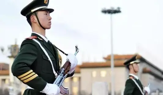 ##军人站岗时，想上厕所怎么办？