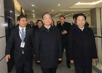 张近东|他是年入6000亿的隐形富豪，投资万达亏损，直接买下37家万达百货