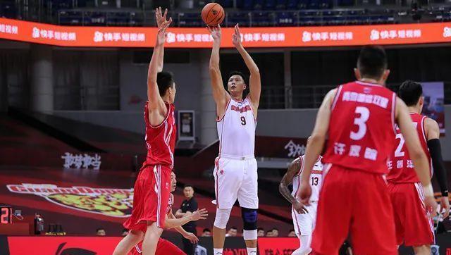 广东男篮|官宣！易建联伤情公布，杜锋难辞其咎，祝早日康复