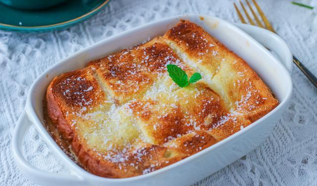 「吐司」牛奶吐司的神仙吃法，奶香十足，外焦里嫩，比蛋糕还好吃