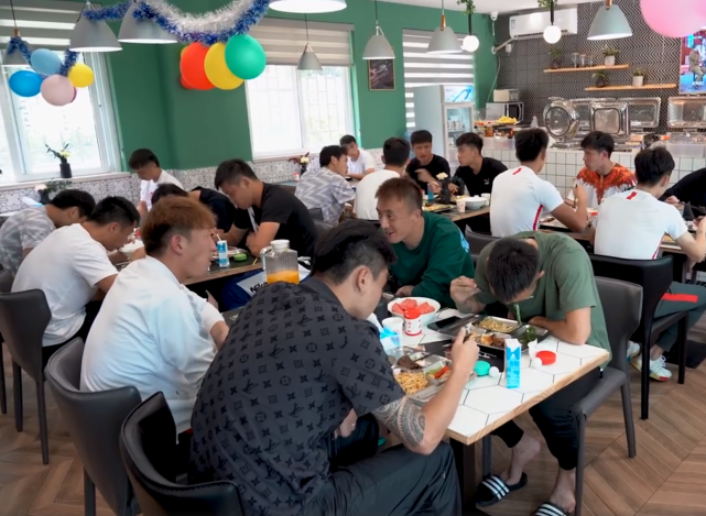 『郜林』恒大旧队长：深足食堂变身郜林有口福，崔康熙吐槽冯潇霆“在装”