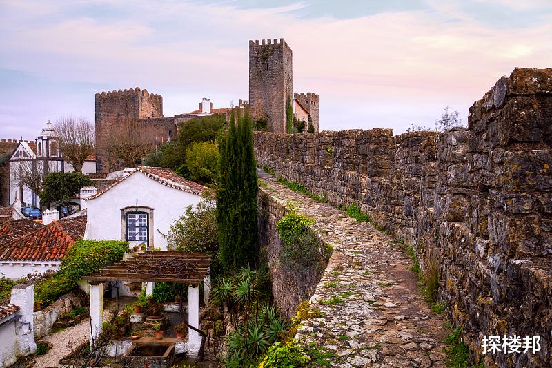 2020年新版土地管理法正式实施，村里盖房或城里买房，怎样选择？