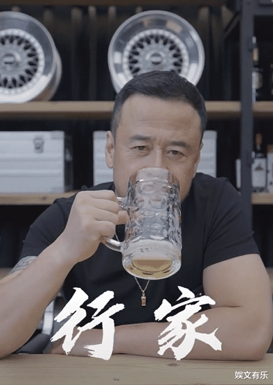 杨坤|48岁杨坤近照认不出,颜值崩了满脸皱纹,从一线歌手沦落成主播令人唏嘘