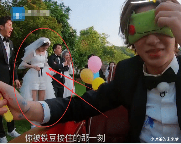 『关晓彤』奔跑吧：关晓彤以为没人在拍她，趁镜头不注意掀开裙摆，观众彻底看懵了