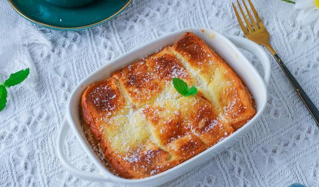 「吐司」牛奶吐司的神仙吃法，奶香十足，外焦里嫩，比蛋糕还好吃