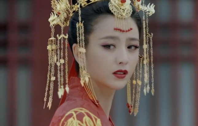 偶像组合|论服化道的重要性，辣眼和倾国倾城之间只差一个造型！