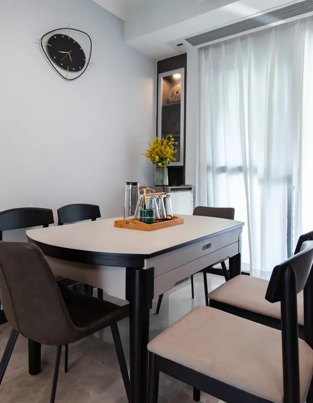 |137㎡简约风三室两厅装修，7m通长的大阳台，太爽了