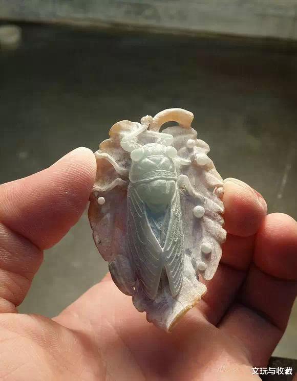 #翡翠#把一块普通的翡翠原石雕刻一只“蝉”，是不是感觉玉石雕刻很简单