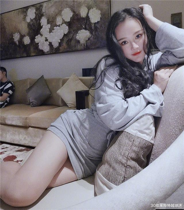 邹市明|邹市明老婆又惹争议!把三儿子打扮成小姑娘,网友提醒她做法不当