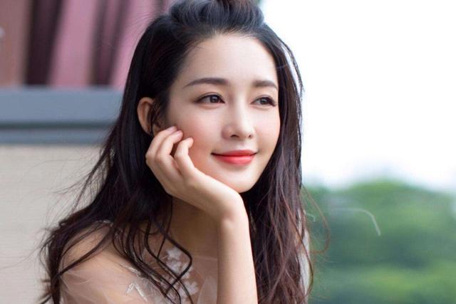 王祖贤：美人都是十全十美的？网友：王祖贤凸嘴、唐嫣大脑门怎么解释？