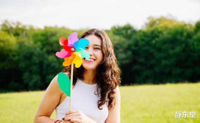 『衰老』女性开始衰老，身体有6个明显的特征，若一个不占，说明还年轻