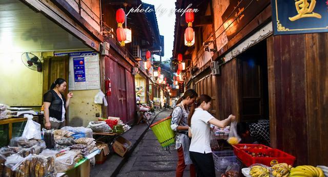 古镇|三面环水的古堡, 不通公路的古镇, 竟然没有一栋现代建筑