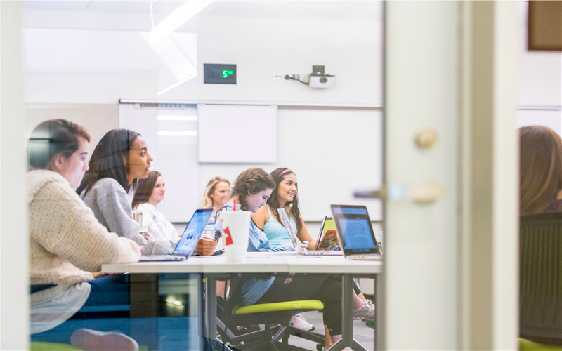 『麦考瑞大学』就读澳大利亚的翻译专业选那个大学比较好?有什么优势吗?