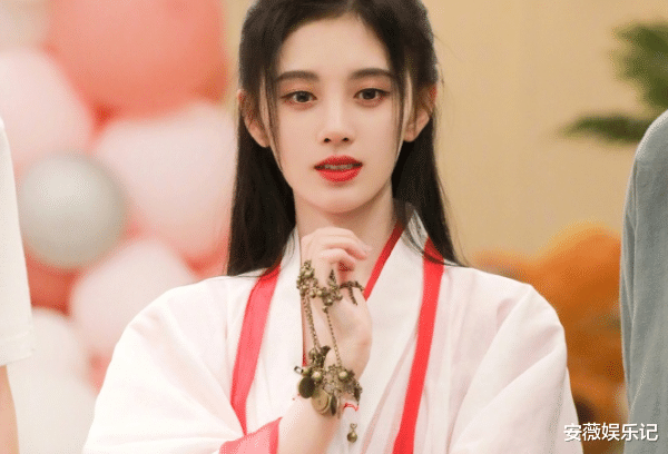 谭松韵|最受欢迎女演员排行，谭松韵第六杨紫第三，第一不是杨幂而是她