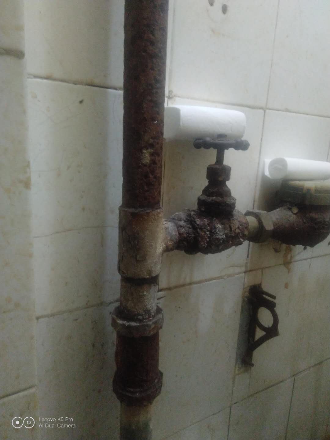 「」家里有这样水管的建议赶紧换了