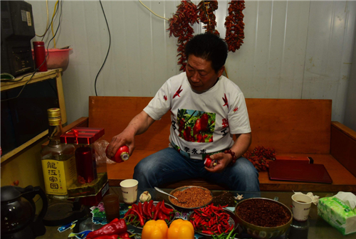 辣椒|“中国辣王”李永志，每天吃5斤辣椒配高度白酒，如今已失去笑容