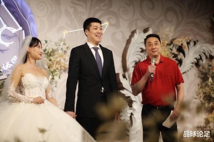 【山西男篮】喜讯！30岁CBA悍将昨日大婚，新娘貌美如花，球队主教练当证婚人