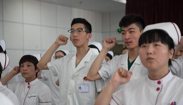 本科线|分数压着本科线，可选这4个专业，就业不看重学校，人才需求也大！