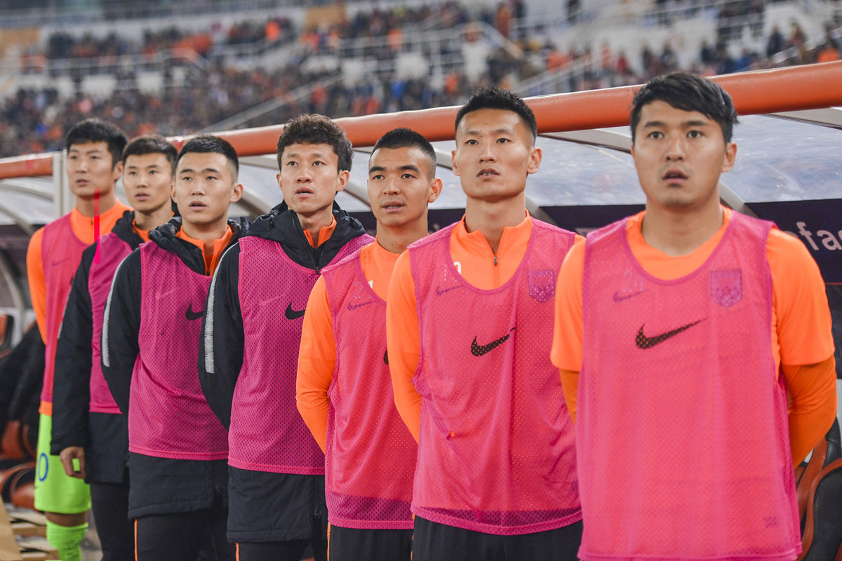 『山东鲁能』鲁能王牌合同仅剩12天,李霄鹏加速续约新队长,中超多队虎视眈眈