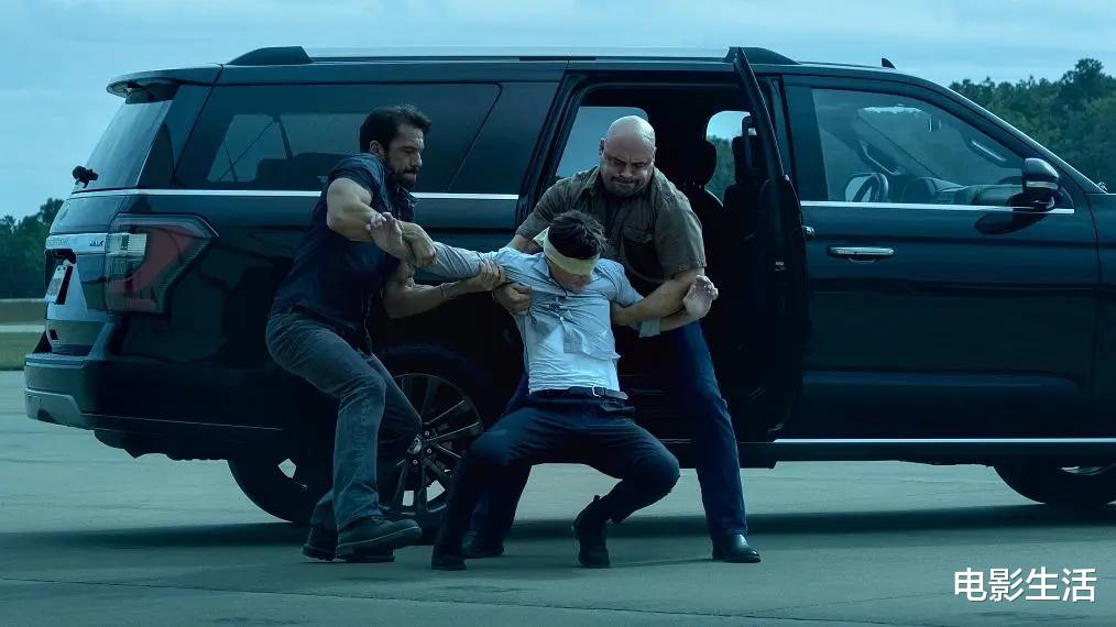 洗钱：全季放出高达8.5分，网飞新剧一集比一集过瘾，不输《绝命毒师》