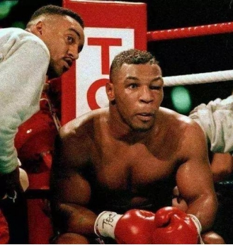 迈克·泰森▲他和泰森比谁强？