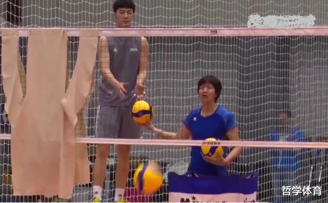 『郎平』集训97天！球员情绪有波动，郎平提新要求 教练想出1全新训练妙招