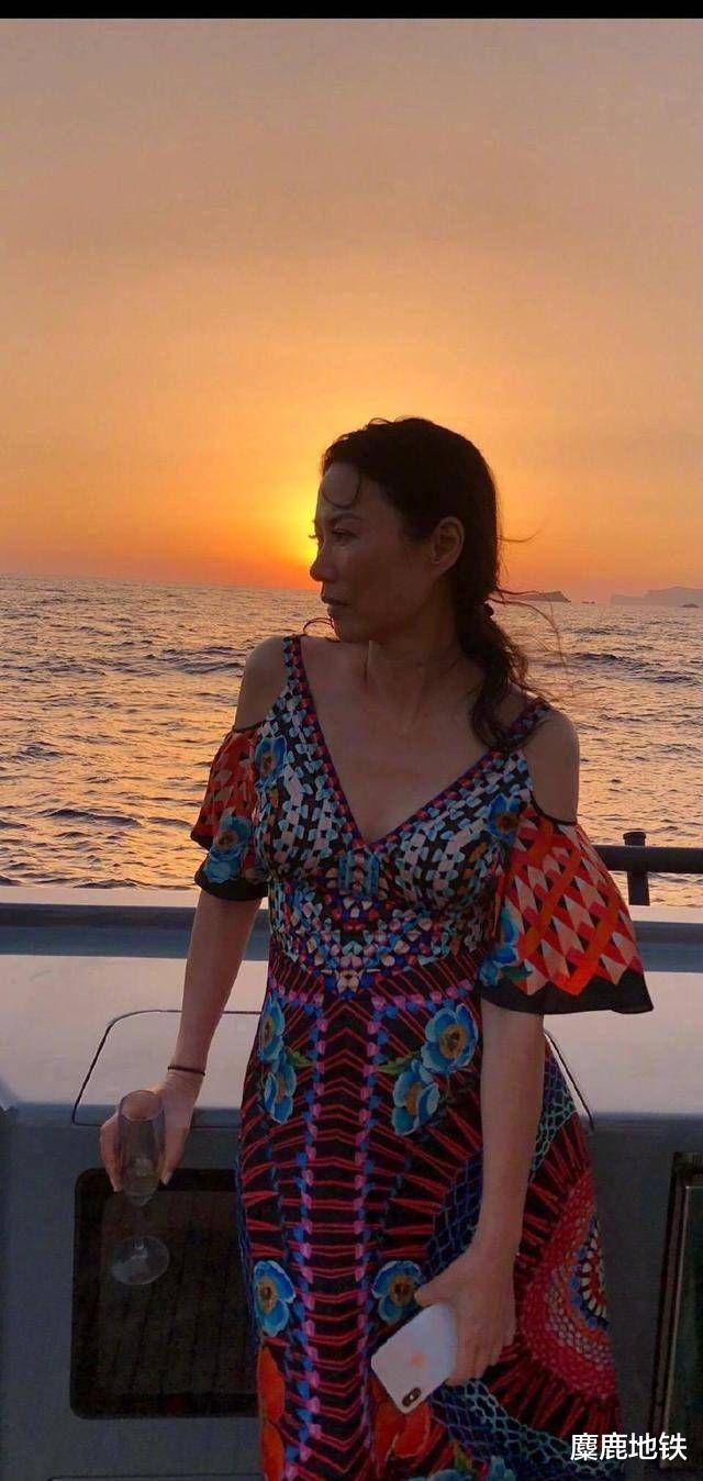 邓文迪|睡小自己26岁一线男模，离婚后再分前夫268亿的她，登上人生巅峰