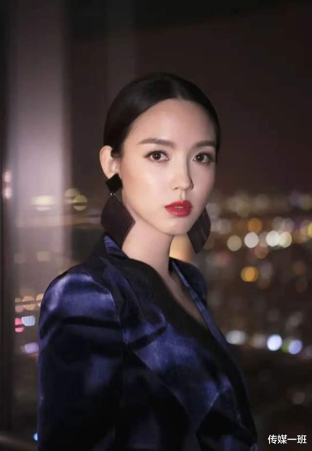 张梓琳|张梓琳：23岁戴上世姐王冠，29岁嫁高富帅，女儿也有双大长腿