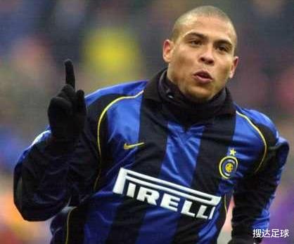 罗纳尔多|大罗最新生活照曝光！跟90后模特女友在度假，大肚腩还有鱼人线