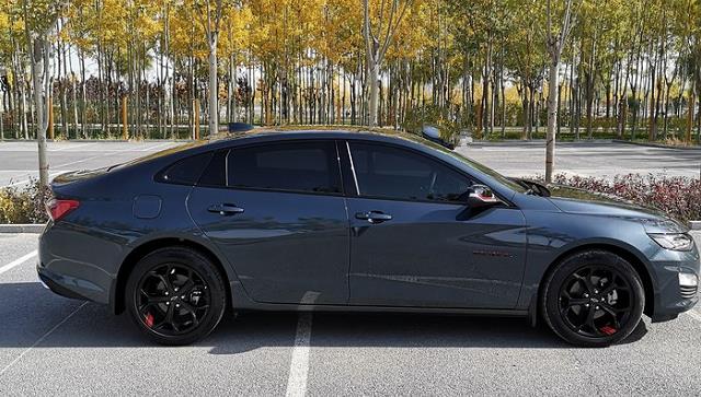 丰田凯美瑞@合资“跳水王”，16万跌至11.5万，长4米93油耗5.8L，可惜没人懂