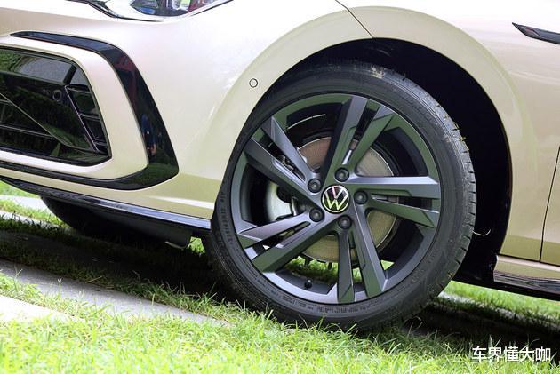 高尔夫8|大众高尔夫8实车抢先拍,1.4T高功率R-Line版本,战斗力爆表