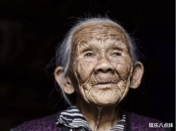 俄国|田地干农活时被日军抱住，关进小黑屋，从此沦为“发泄工具”