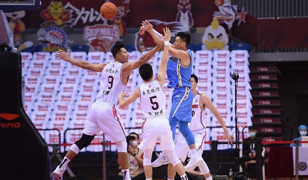 广东男篮|强行帮北京？杜锋决胜战术或被黑，这就是中国篮球最大的悲剧！