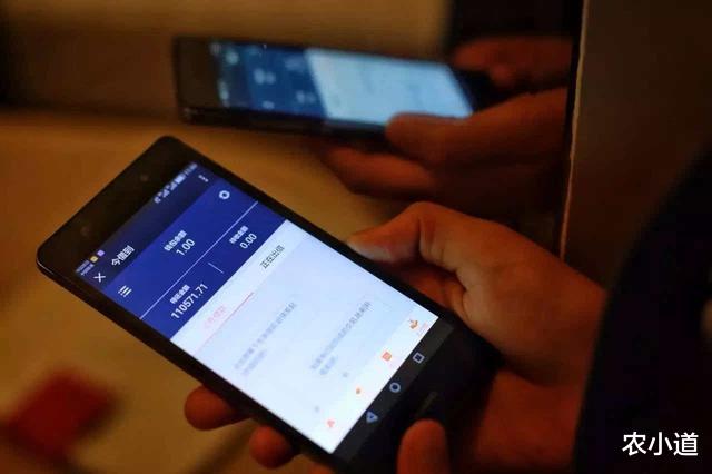 【月光族】存钱和不存钱的人，10年后会有什么差距？这些“财富”能影响一生