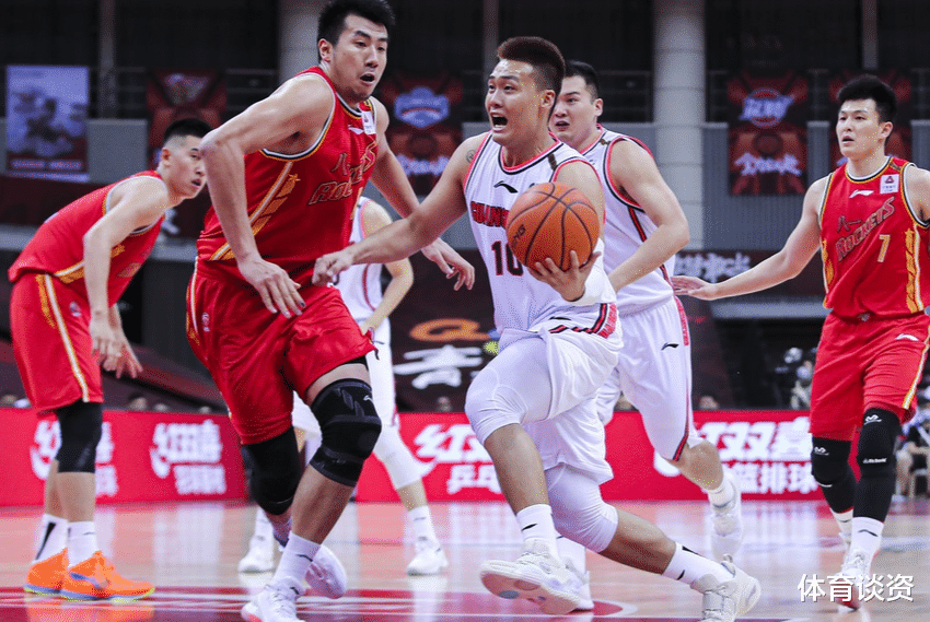 广东男篮|险爆大冷!广东最弱一环遭八一完爆,篮板38比51,杜锋没易建联太难