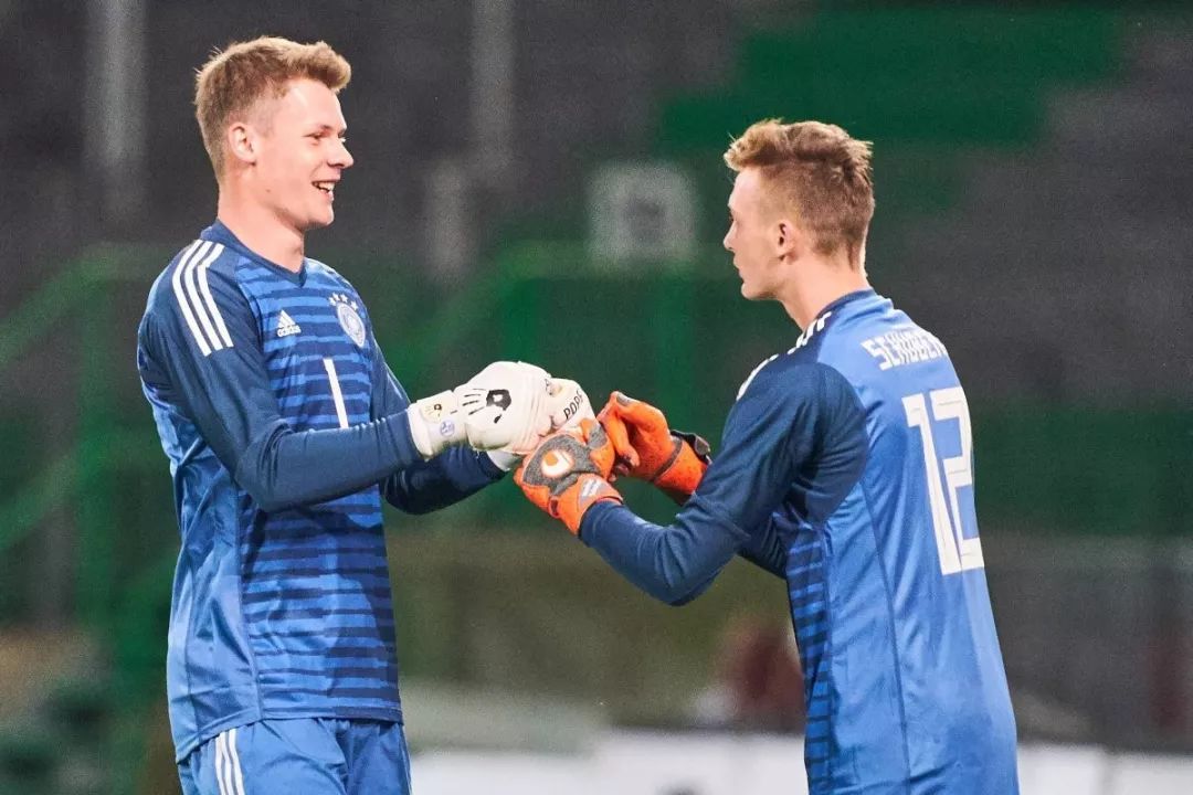 『沙尔克04』没睡醒的沙尔克，忧伤了睡梦中的巴萨，有人站在那满世界的凄凉