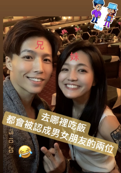 张庭|张庭女儿首为大牌走秀！昂首阔步引老爸兴奋狂拍，观众表情显冷漠