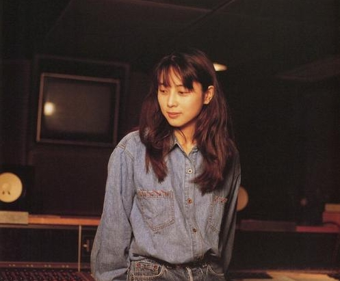 坂井泉水：她是颜值实力俱佳的女歌手，一首歌火了27年，歌曲还被写入教科书！