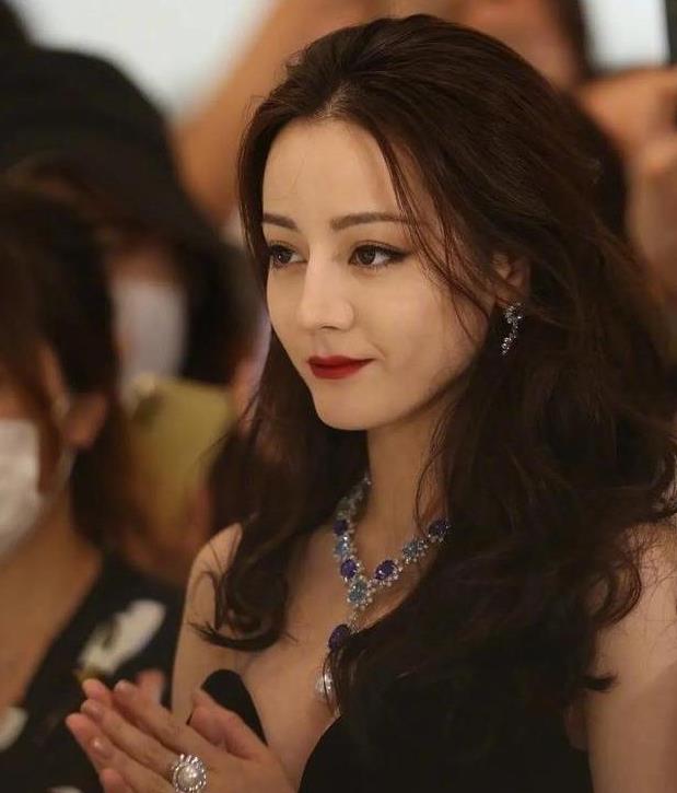 迪丽热巴|“最耐看”的5大女星，杨幂最后，迪丽热巴第三，第一名非她莫属