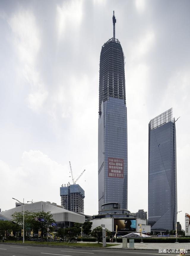 「」423米！这个普通地级市建超高大楼，已经封顶，装修后开业
