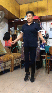 健身|79岁奶奶每天坚持平板支撑6分钟，跳绳1000个，这状态就问你服不服？