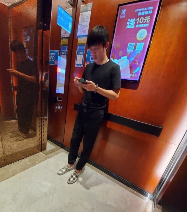 「江苏苏宁」恭喜！天海2位队长同日确定新东家，30岁老臣现身南京加盟苏宁在即