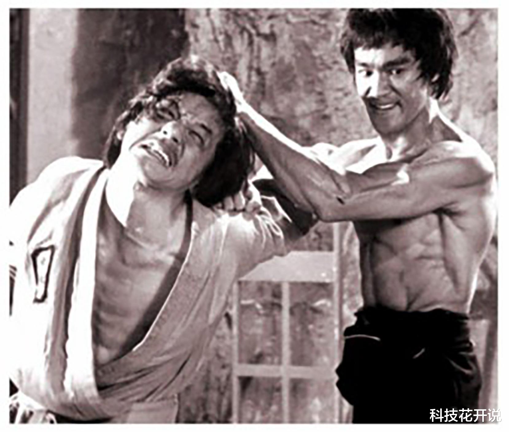 成龙|无法重拍的瞬间：吸烟的张曼玉，跑龙套的成龙，与秦汉在海边戏水的林青霞