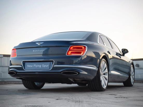 宾利飞驰▲最新款宾利飞驰亮相！新车标首次曝光，全新内饰比奥迪A8还给力！