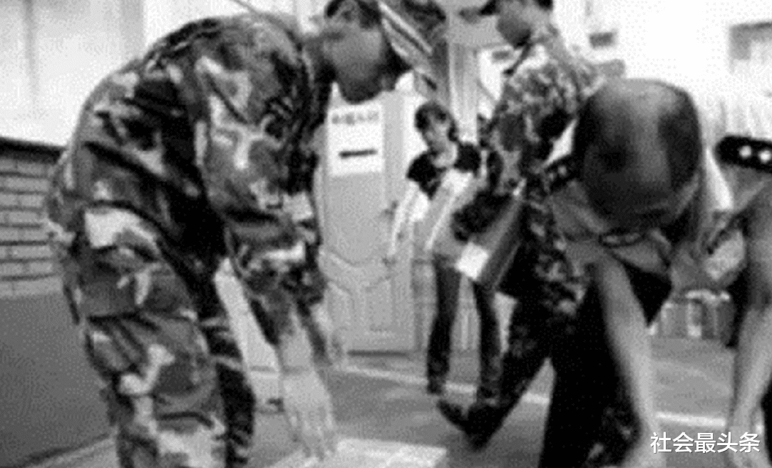 :还记得2003年的高考吗?一名高考生偷走了考试试卷引起轰动,他结果如何