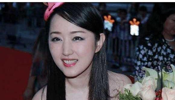 【杨钰莹】杨钰莹终于有人敢娶了，新郎竟是他，颜值身家甩赖文峰几条街？