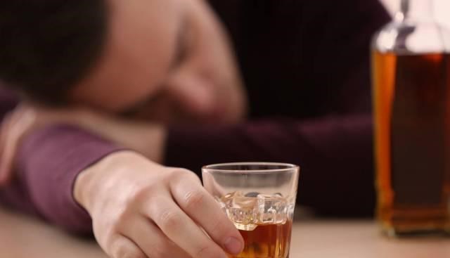 肝脏|忠告：肝脏开始病变，身体会有“2红、1痒”，别不当回事