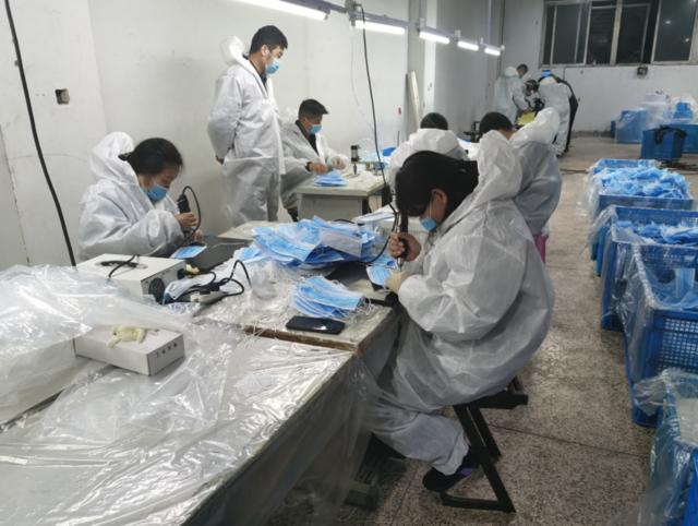 白宫@美服装厂转产口罩，质量低劣令白宫绝望，俄：求助中方成唯一出路